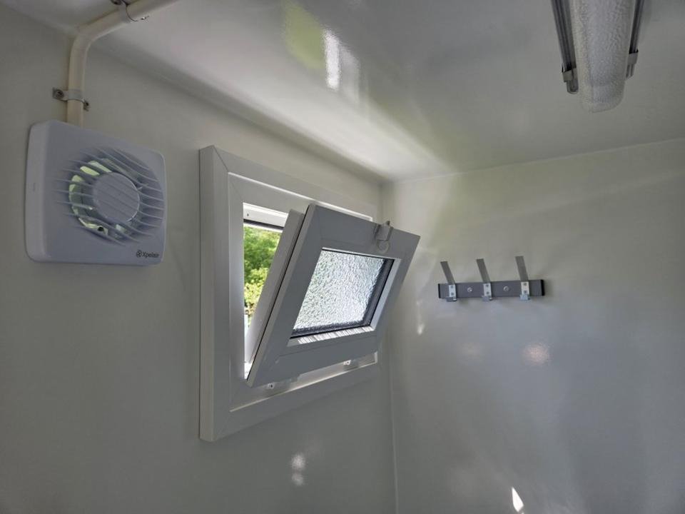 Badezimmerwagen-Bad-Anhanger-Sanitar-Anhanger-WC-Dusche-Allemagne_44171_2796844077101.jpg