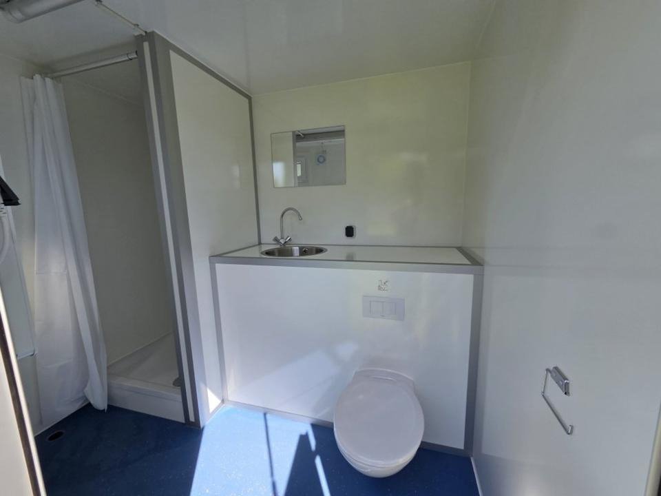 Badezimmerwagen-Bad-Anhanger-Sanitar-Anhanger-WC-Dusche-Allemagne_44171_8214241965479.jpg