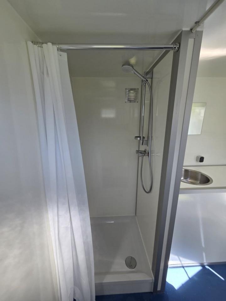 Badezimmerwagen-Bad-Anhanger-Sanitar-Anhanger-WC-Dusche-Allemagne_44171_974134449652.jpg