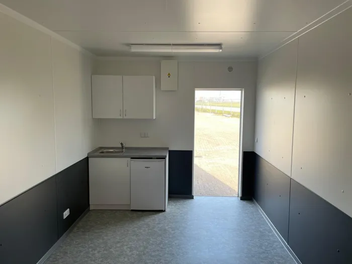 a0a2dea73060_04_20ft_accommodatie_unit_keuken_6x3.webp