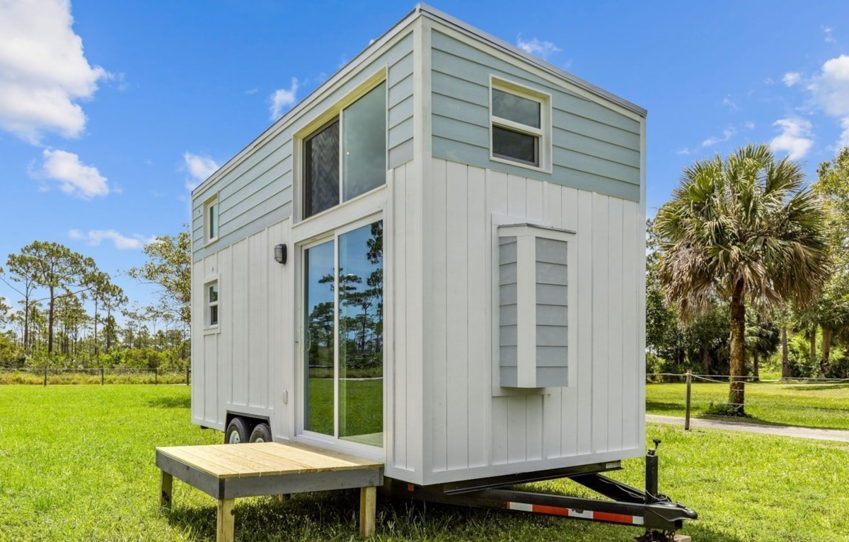 modern-cottage-tiny-home-UAFNXGKGRV-01-1.jpg