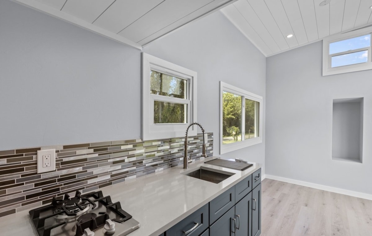modern-cottage-tiny-home-UAFNXGKGRV-08-1.jpg