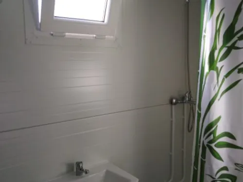 Conteneur résidentiel social de 12m2 avec salle de bain et cuisine 5x2,5m – Image 5
