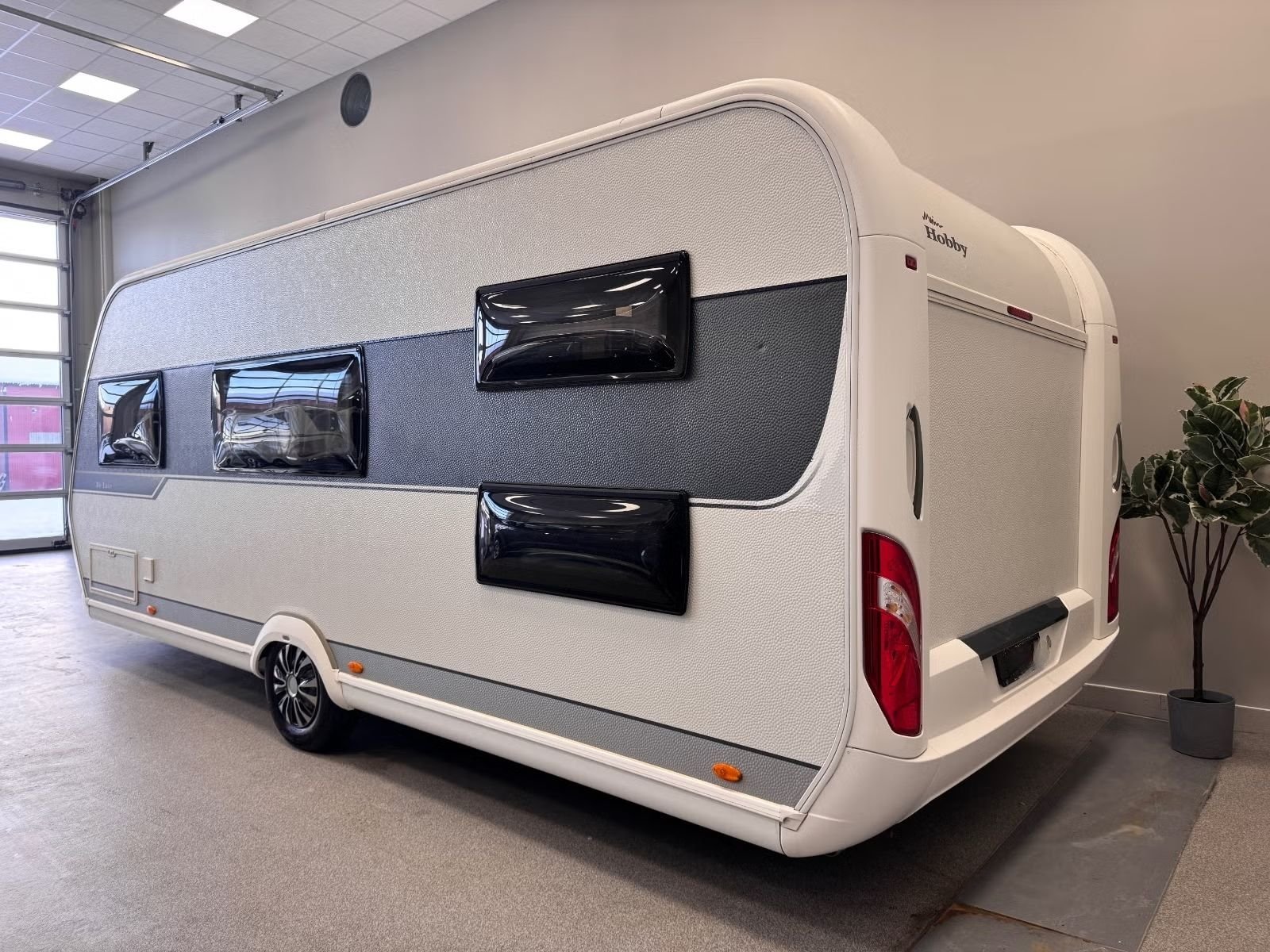 Caravane Hobby 545 KMF De Luxe – Image 9
